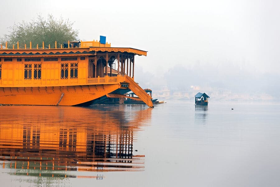 Stay in a Houseboat