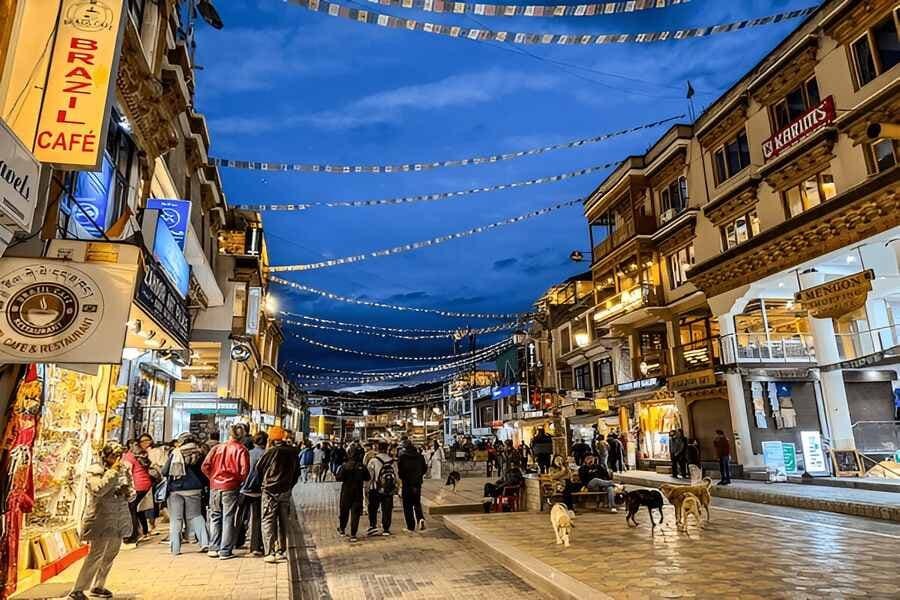 Leh Market