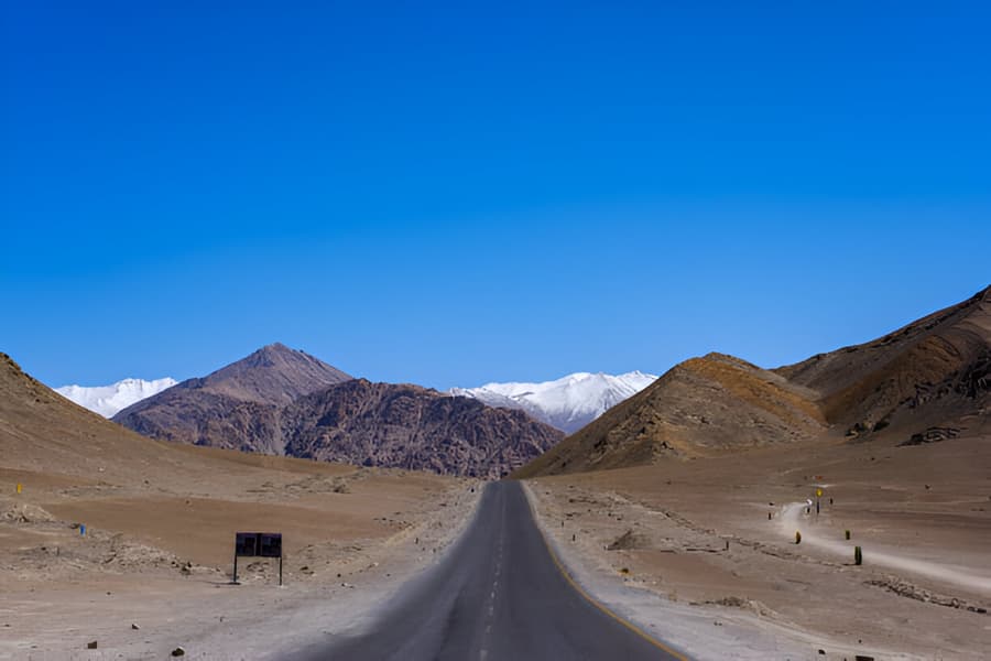 How to Reach Ladakh