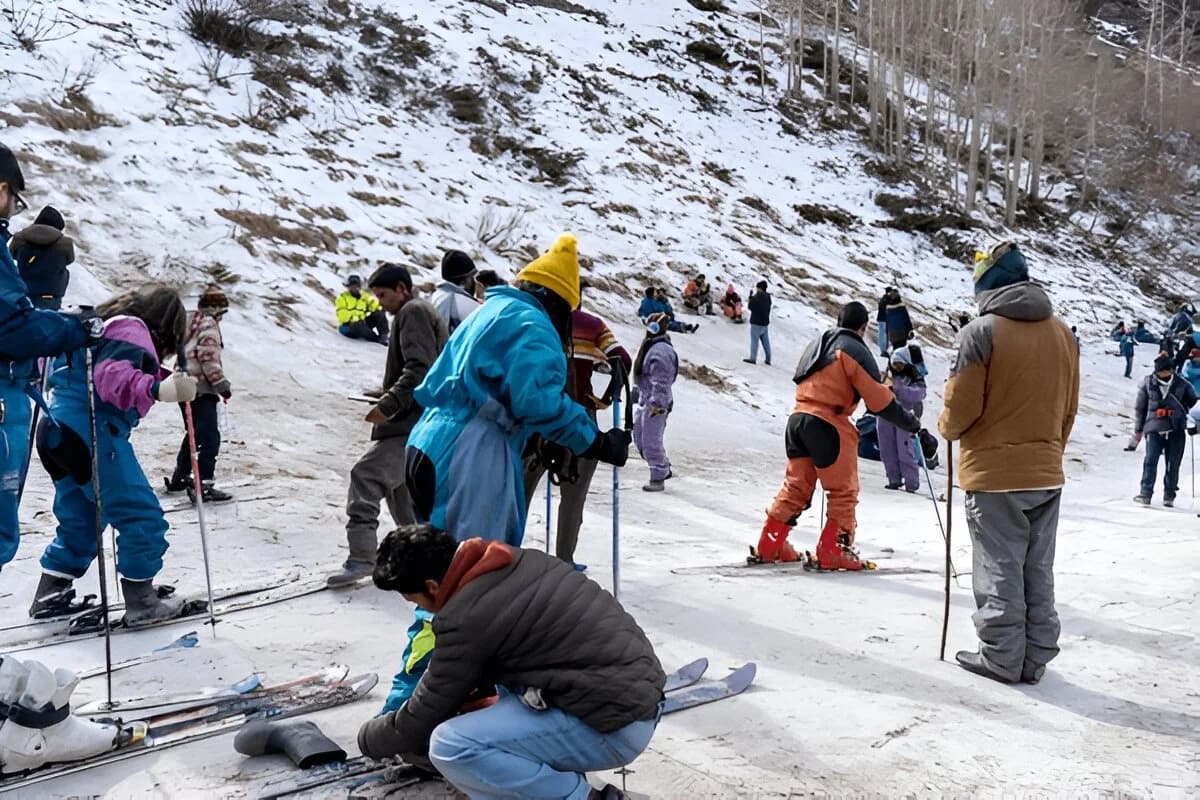 Skiing in Manali